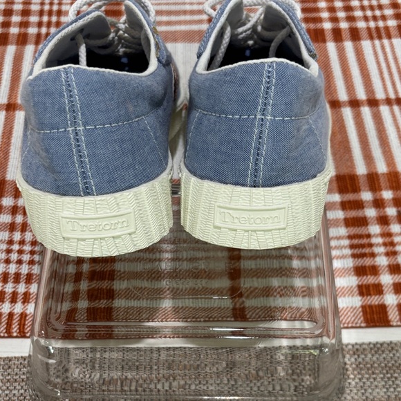 Tretorn Blue Chambray Sneakers. Women's 8. Excellent condition. Classic style! - Picture 5 of 8